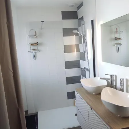 Climatisee 8 Personnes, Spa, Velos Proche Centre Et Le Fenouiller
